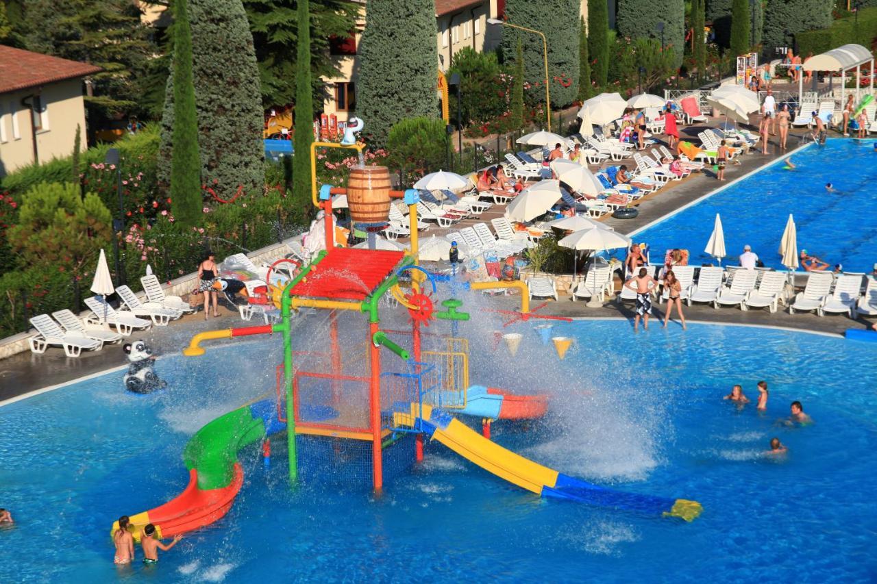 Happy Camp Mobile Homes In Bella Italia Campeggio Peschiera del Garda