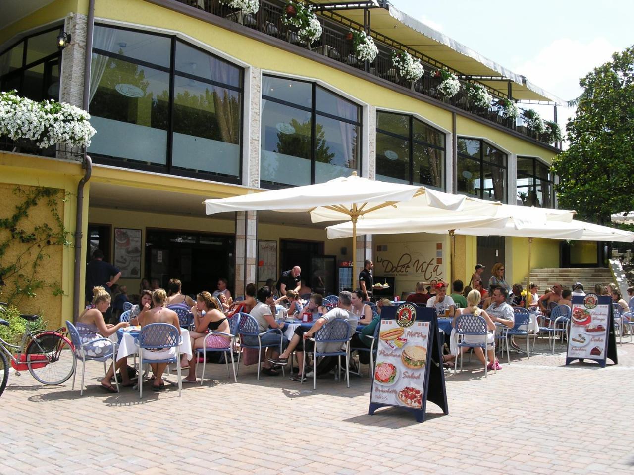Happy Camp Mobile Homes In Bella Italia Campeggio Peschiera del Garda